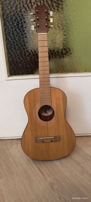 Рядък винтидж находка: 3/4 китара „Пълдин“ (Puldin) – Чисто нова / NOS (New Old Stock), масив смърч