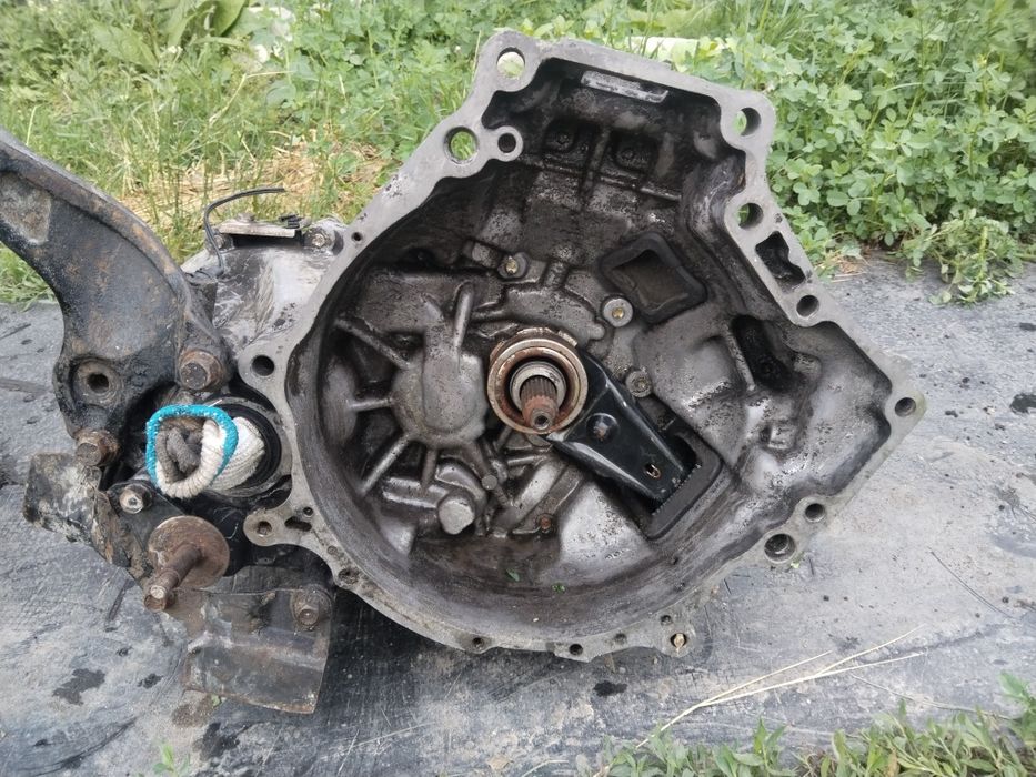 Продам кпп на мазду626 дизельную