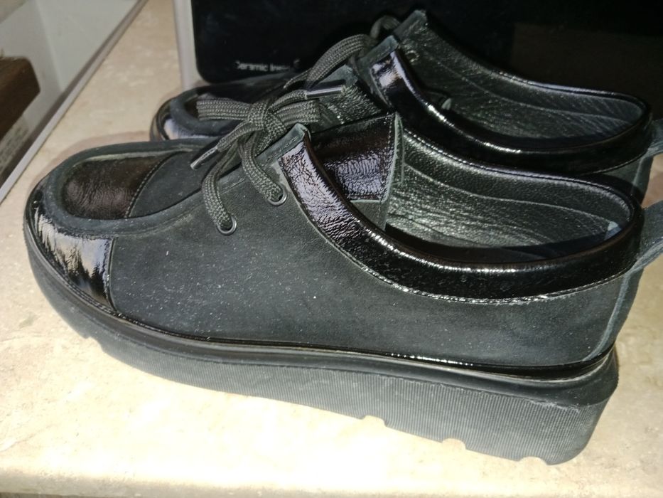 Почти новые. Туфли красивые 39 размер