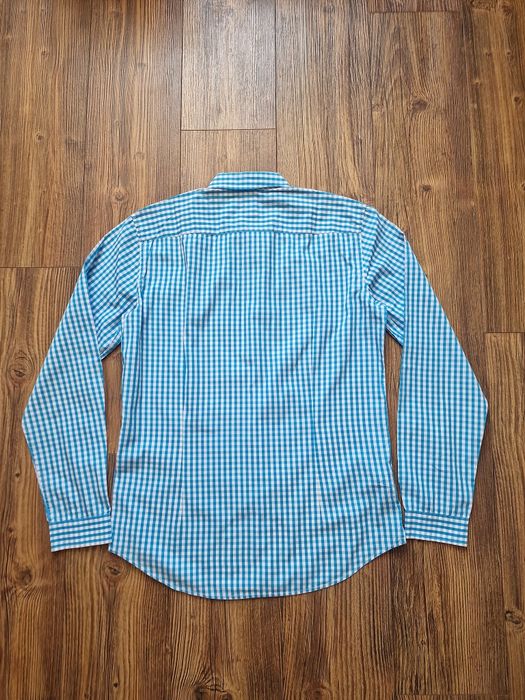 Страхотна мъжка риза HUGO BOSS размер S/
М, слим фит ,без забележки ка