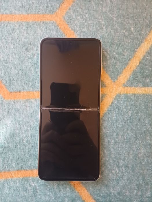 Vând samsung galaxy z flip 3