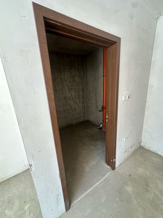 Продавам двустаен с дворно парко място в Трошево