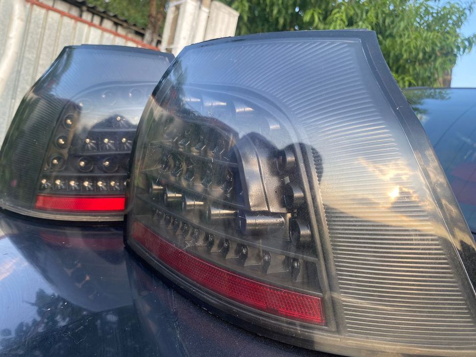 Stopuri LED + proiectoare OEM VW Golf 5 – originale, stare foarte bună