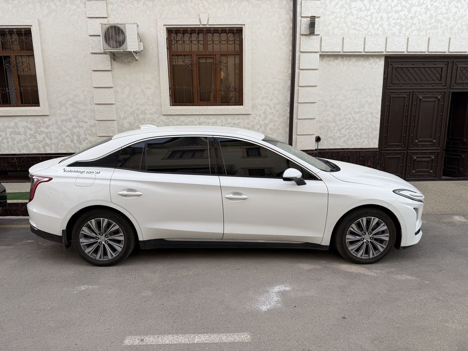 Hongqi eqm5 2024