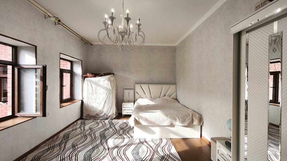 Yu  Продаётся дом на 2,3 сотках, 4 комнаты, 2 спальни, ул. Хаваст