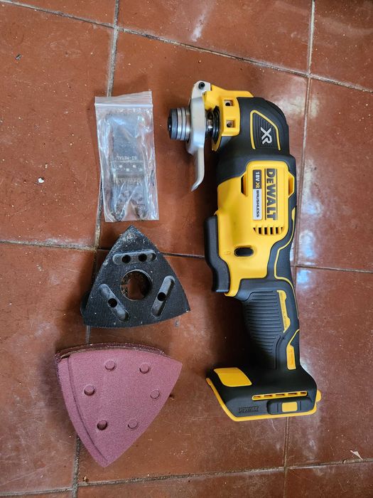 Акумулаторен мултифункционален инструмент без батерия и зарядно DeWALT DCS355