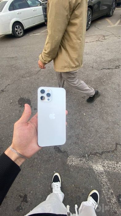 Iphone 12 max oq holati yaxshi