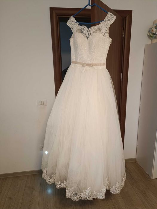 Rochie mireasa tip printesa