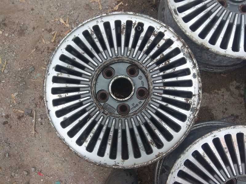 Продам оригинальные легкосплавные диски на автомашину Mazda