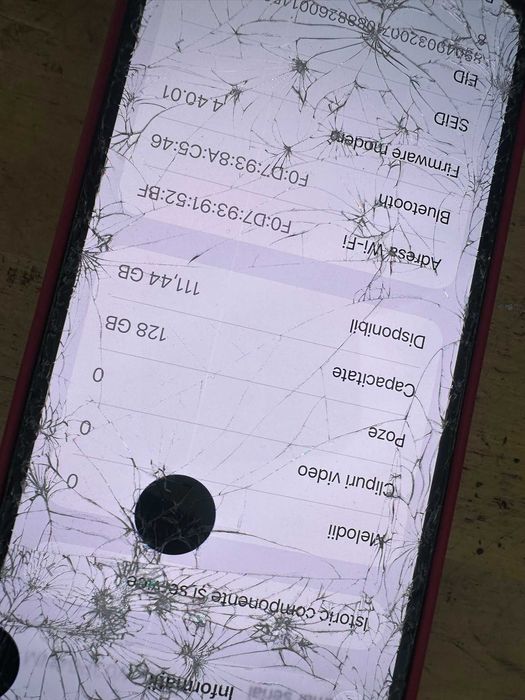 iphone 14 pro max de culoare negru mat mat pe fata spate