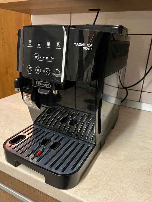 Espressor in stare perfectă DeLonghi Magnifica Start
