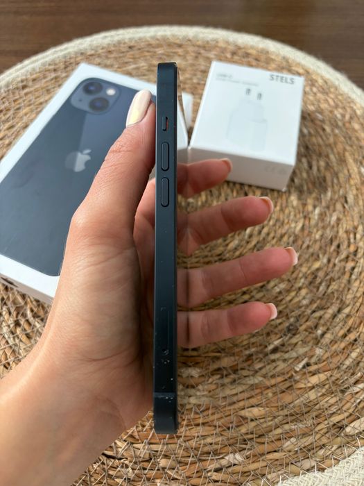 iPhone 13 128 GB + подарък кабел за зареждане и кейс
