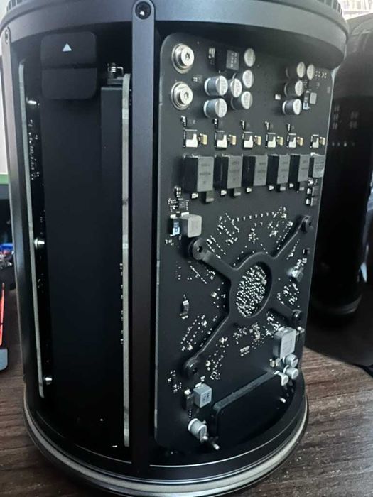 Apple Mac Pro 2013 Intel Xeon E5 16GB RAM AMD FirePro D300 x2 nvme