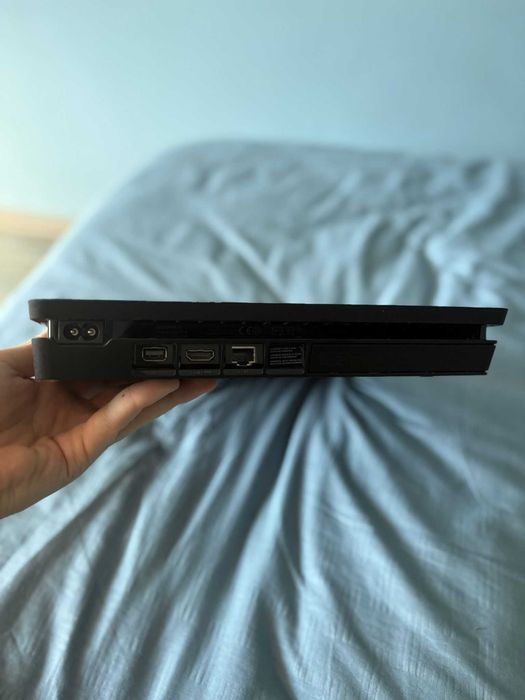 Playstation 4 slim + controller