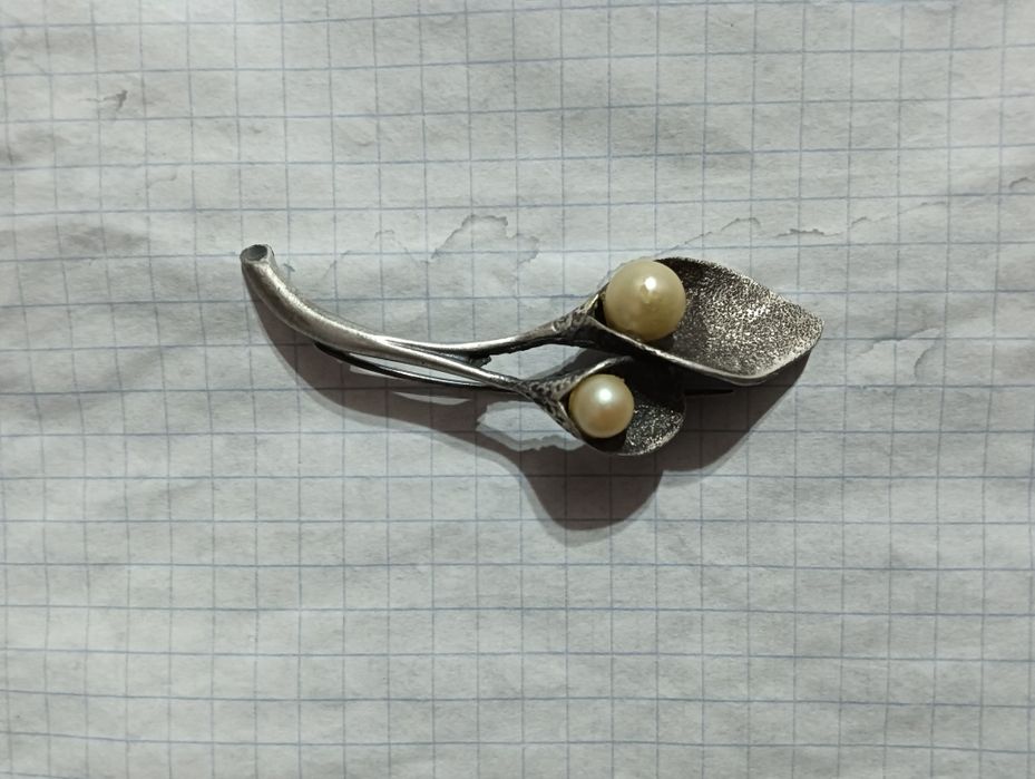 Брошка серебриная