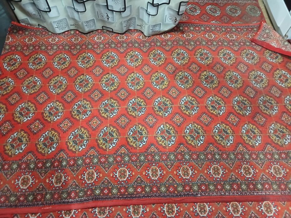 Ковры,кровать,стол,кухонный набор б/у цена договорная