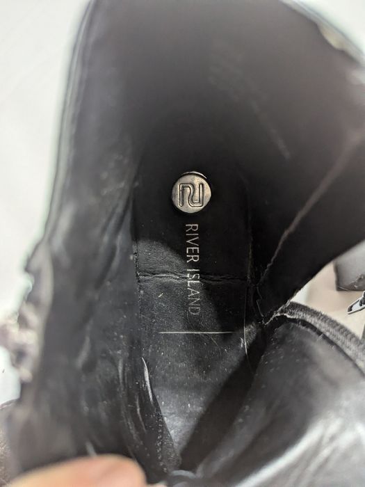 Продам стильные ботинки