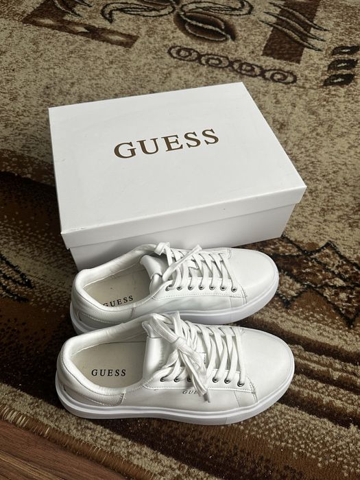 Guess обувки.