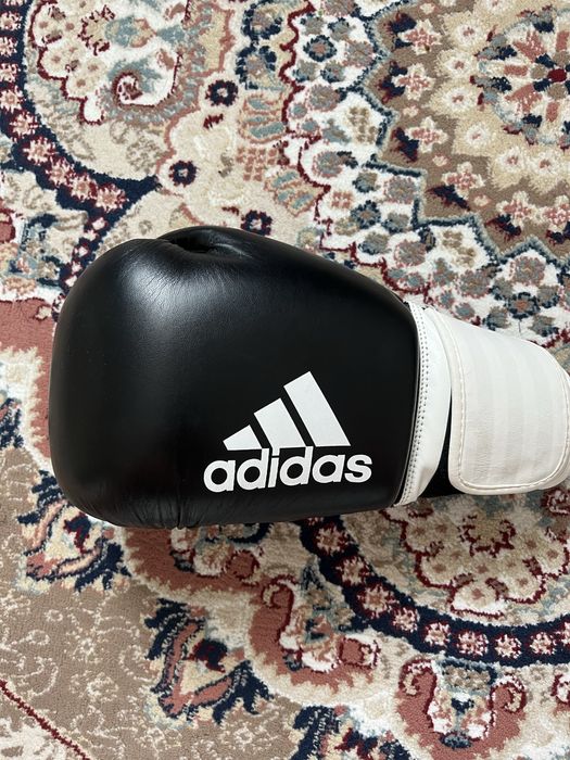 Боксерские перчатки