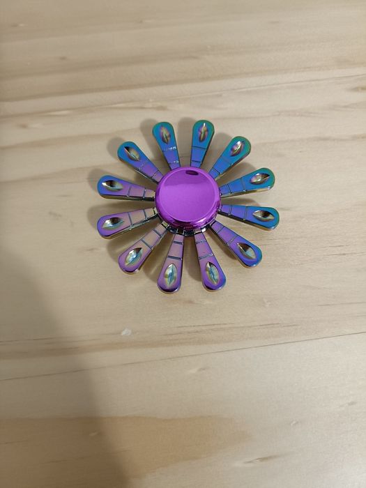 Fidget spinner curcubeu
