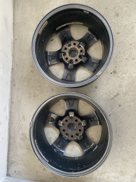 Продам 2 литых диска