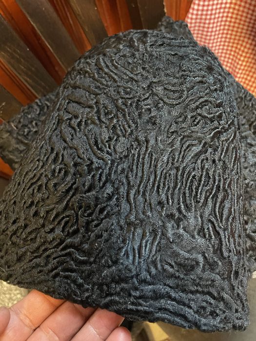 Caciula de astrahan din pei