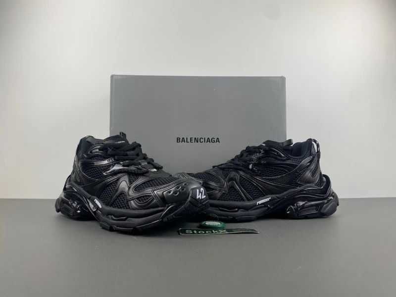 Balenciaga 7.5 - Black