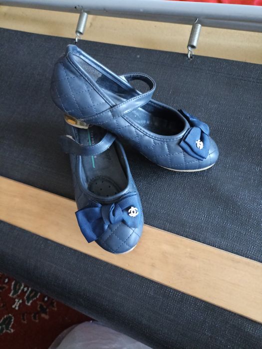 Продам детские туфли на каблучке