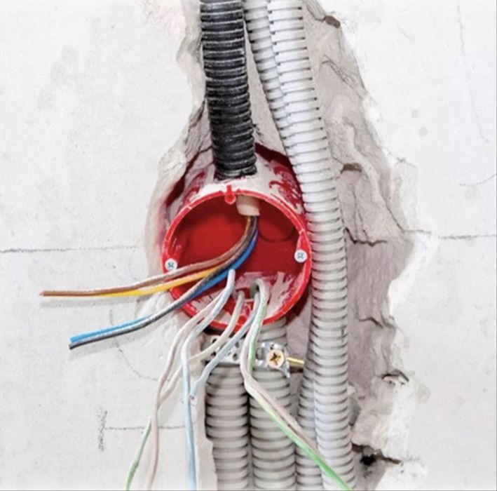 Lucrari instalatii electrice si zugraveli interioare