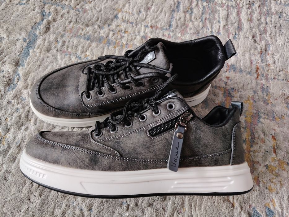 Новые ботинки-кроссовки