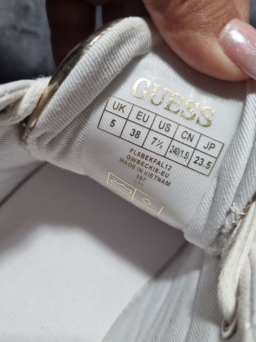Adidasi tenisi guess