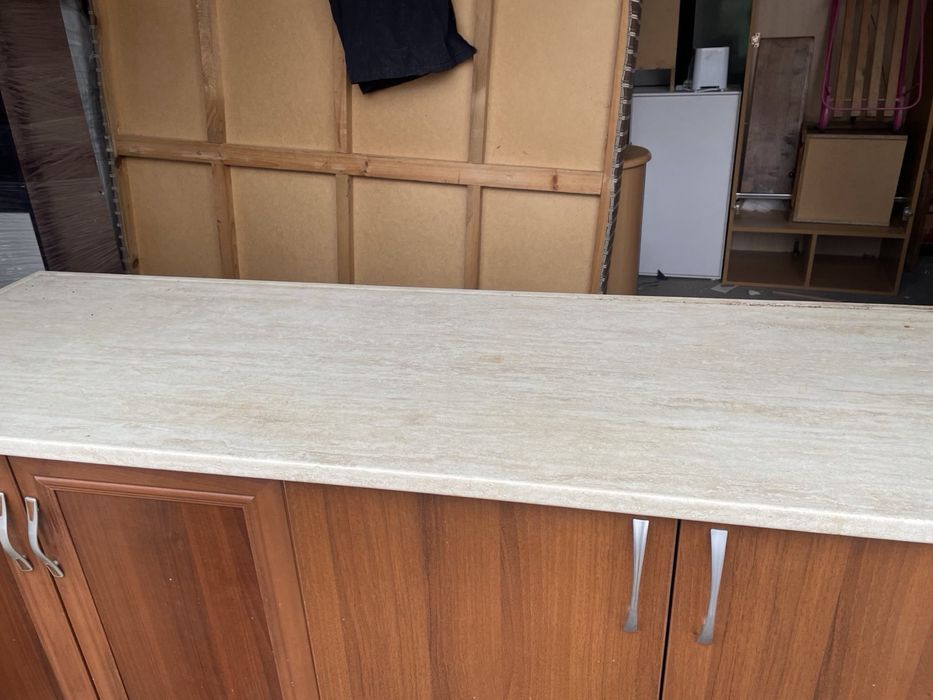 Кухненски дървен шкаф