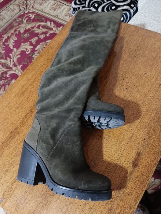 Продам замшевые сапоги