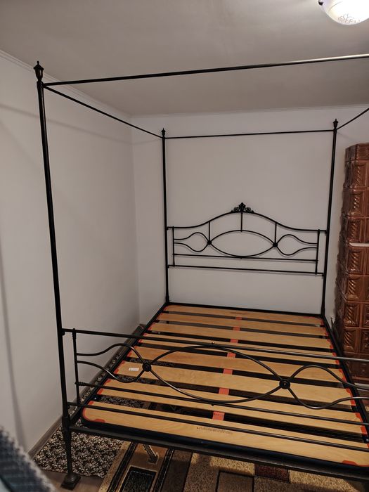 Vând pat fier forjat