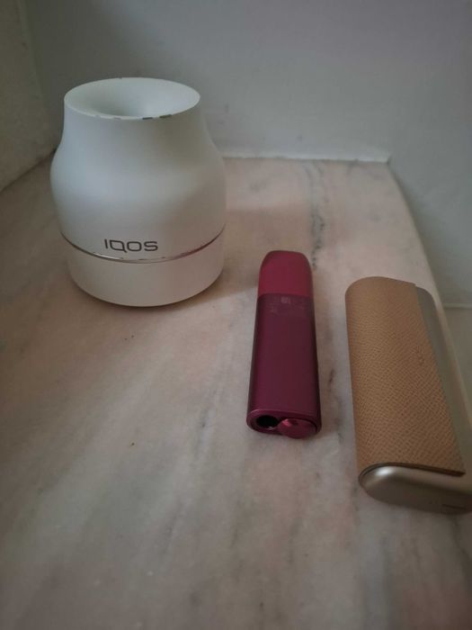 Vand aparate Iqos si scrumiera pentru ca m-am lasat de fumat