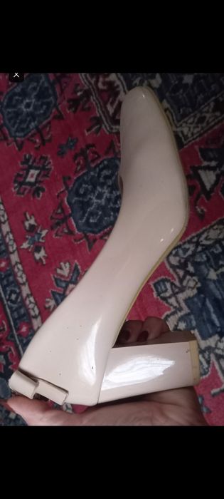 Туфли на большом каблуке