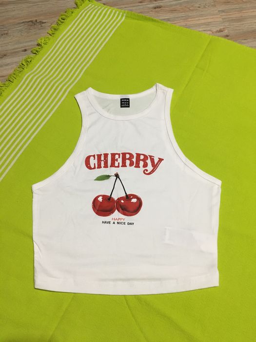 Top scurt cu cirese