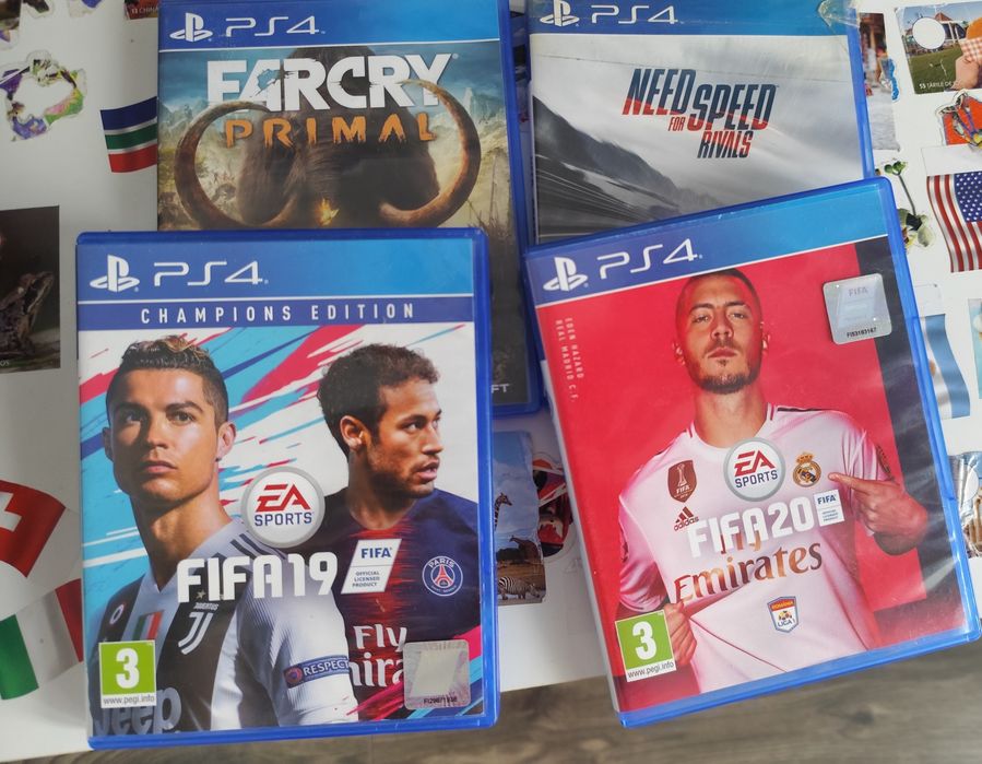 Vând PS4 Pro, capacitate 1TB.