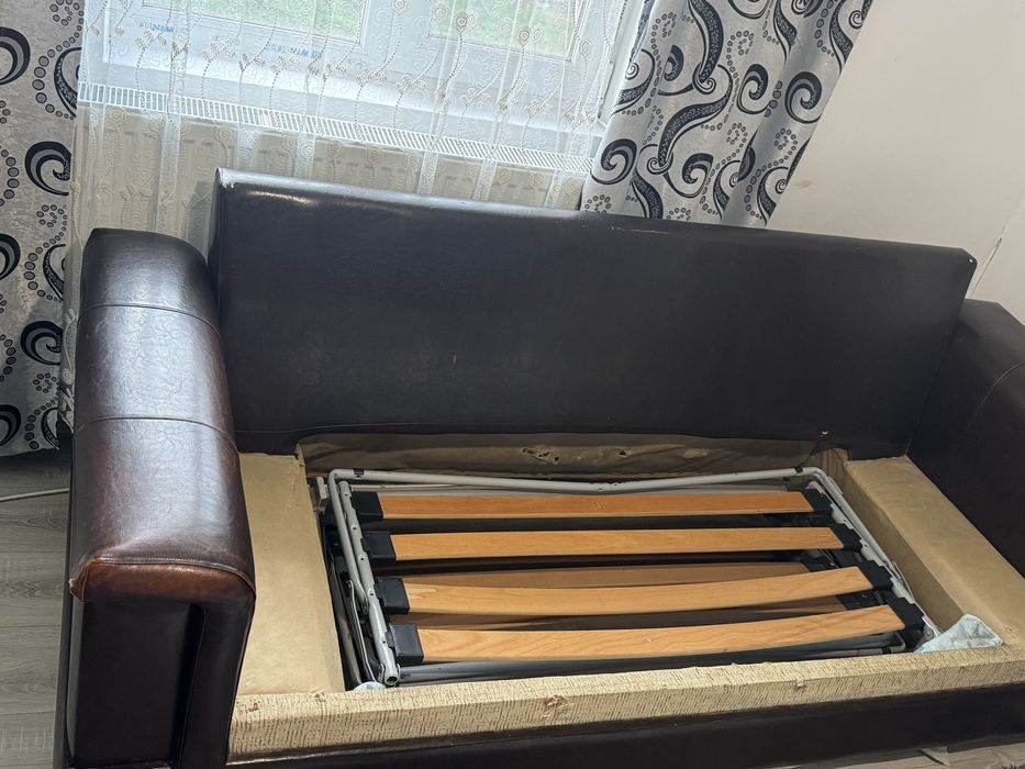 Canapea cu imitatie de piele