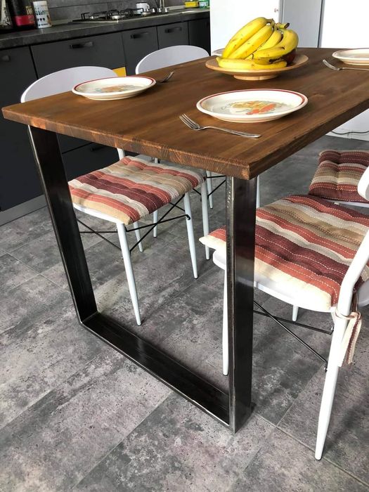 Masa stil industrial