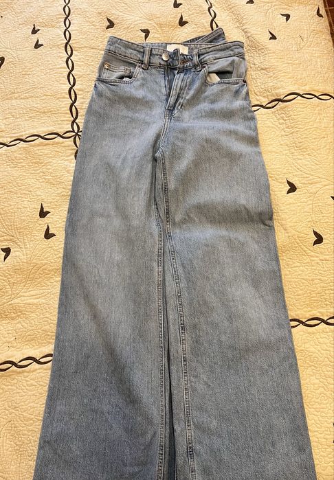 2 бушных джинсов