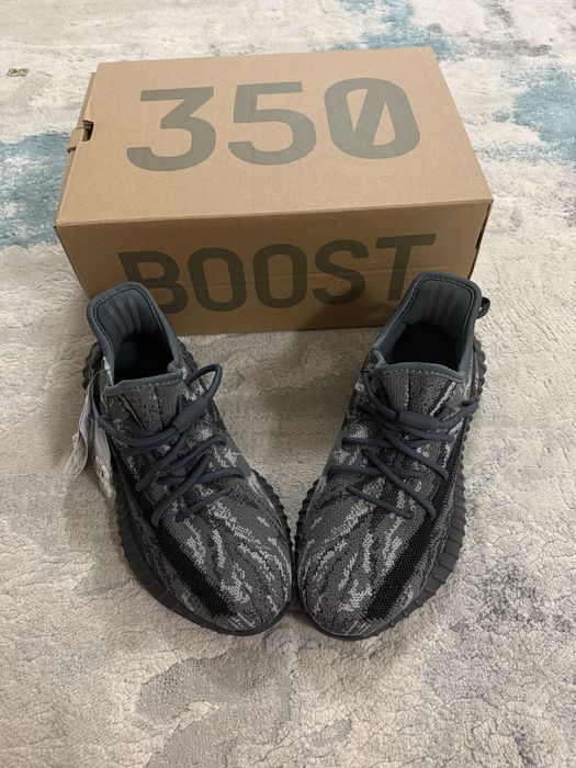 Yeezy 350 V2 Dark Salt