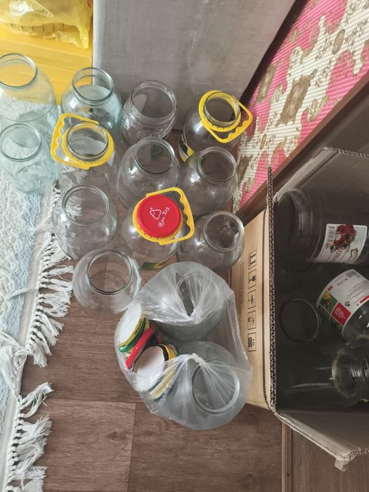 Отдаю бесплатно банки