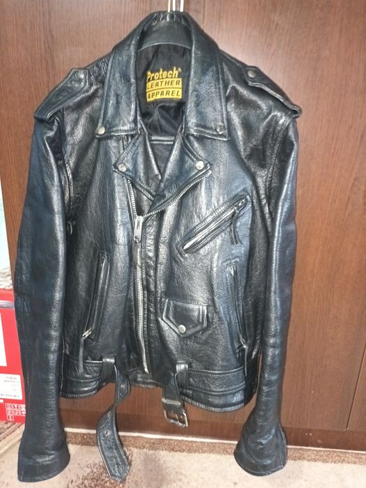 Vand geaca  de piele ptr iubitorii de motoare