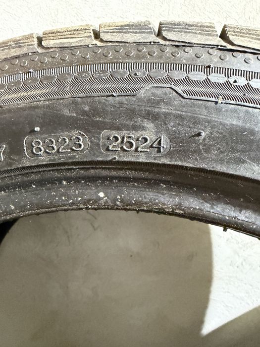 Продам зимние шины 235/45/18