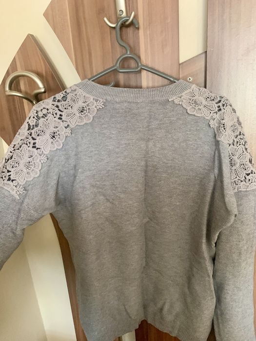 Нови блузи с бродерия на ракавите