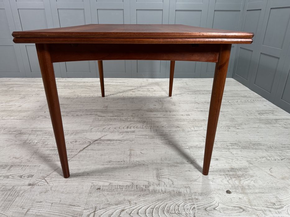 Разтегателна трапезна маса от 60-те Д1145