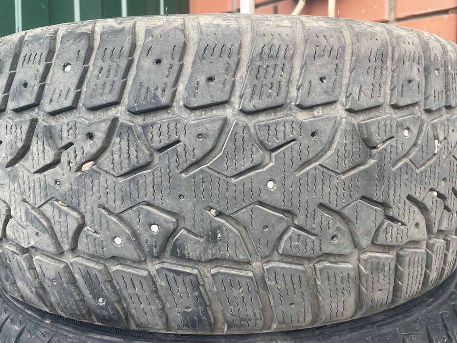 Продам шины зима 235/45/18