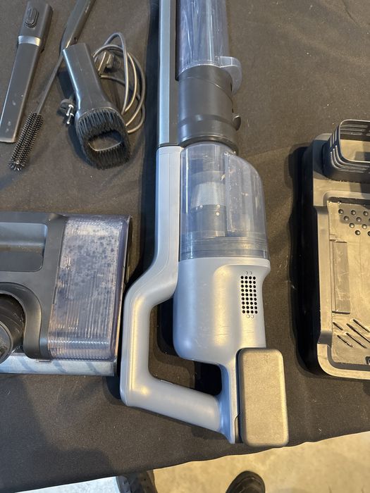 Aspirator umed uscat AEG pini perie defecti