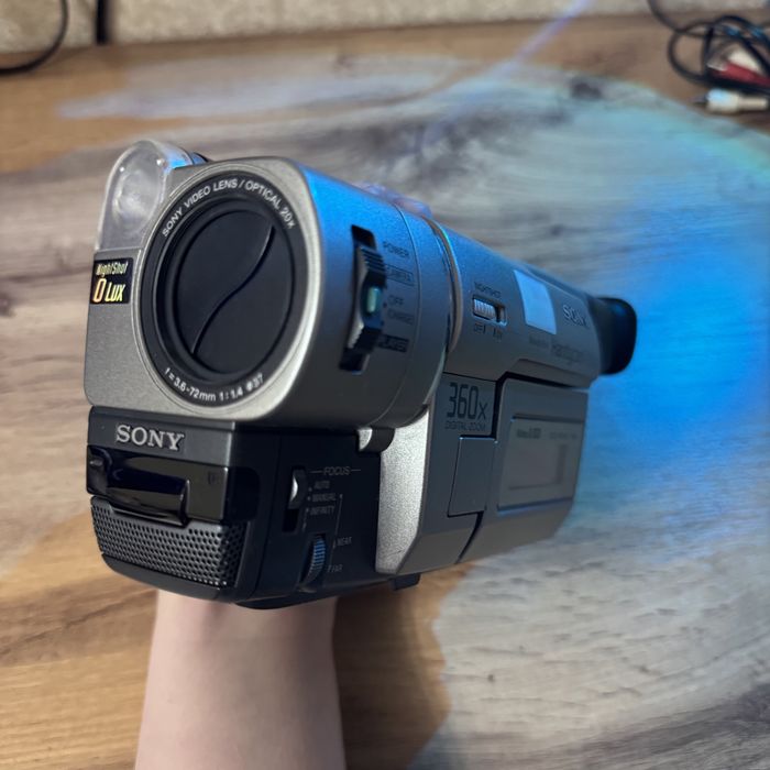 Y2k видеокамера Sony CCD-TRV57e